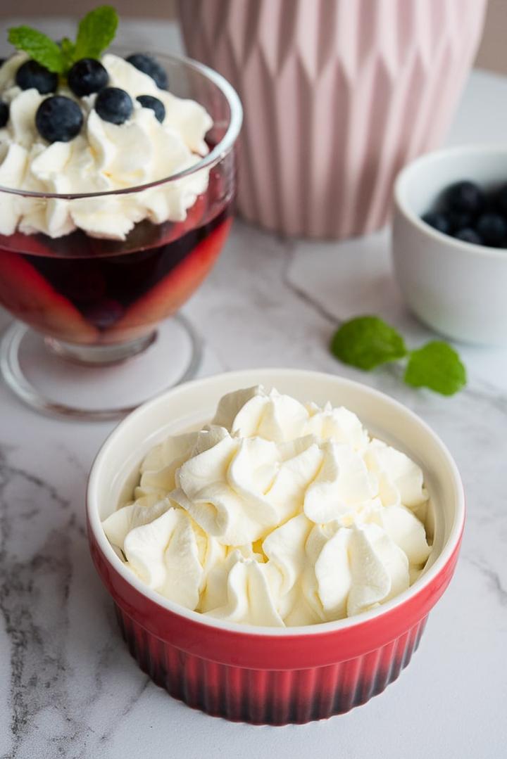 Bita śmietana dla psa