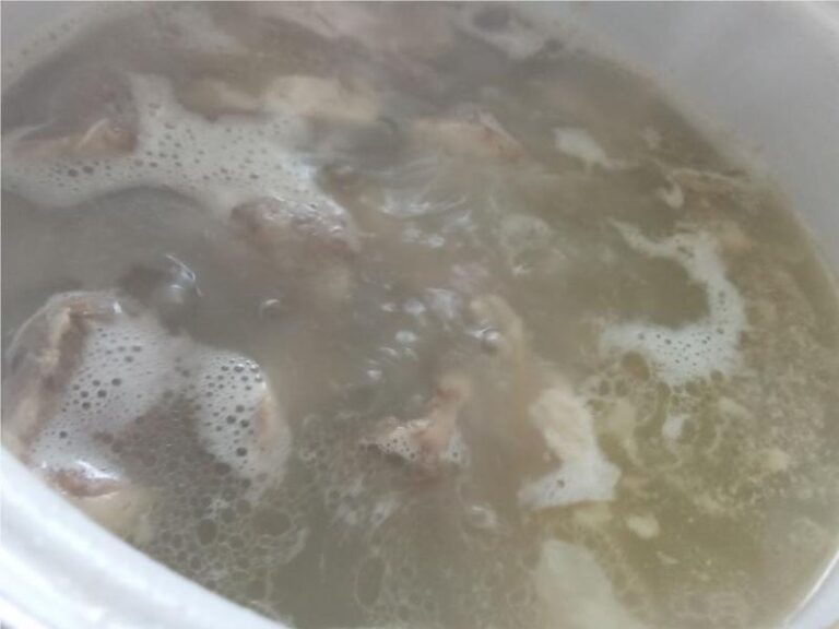 Czy rosół jest odpowiedni dla psa? Oto co powinieneś wiedzieć!