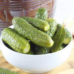 Czy ogórki małosolne są szkodliwe dla psów? Odpowiedź, której szukasz!